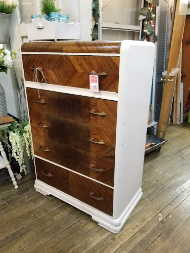 Antique Store «A Corner Cottage», reviews and photos, 895 Conner St, Noblesville, IN 46060, USA