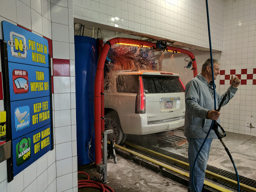 Barn Car Wash en Saugus