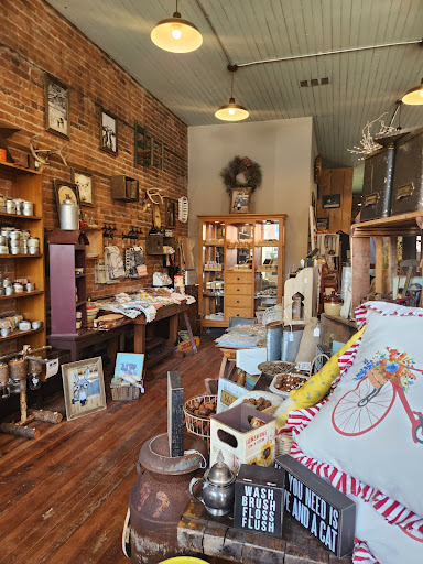 Hickory & Doc Antiques and Gifts