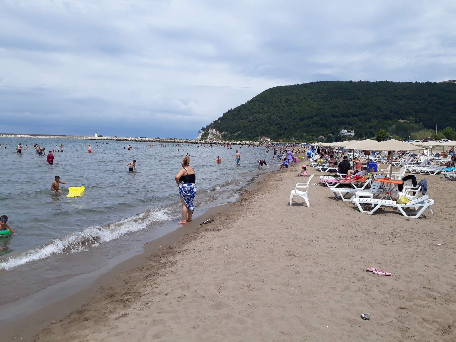 Cide Halk Plaji的照片 带有宽敞的海岸