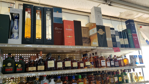 Liquor Store «Westmont Liquors», reviews and photos, 310 Ogden Ave, Westmont, IL 60559, USA