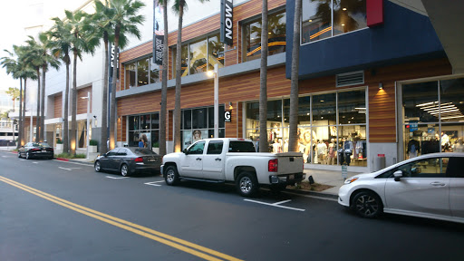 Sportswear Store «Columbia Sportswear Outlet at The Pike Outlets», reviews and photos, 35 Bay St, Long Beach, CA 90802, USA