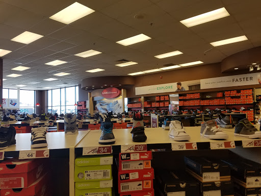 Shoe Store «Famous Footwear», reviews and photos, 5820 Aurora Ave, Des Moines, IA 50322, USA