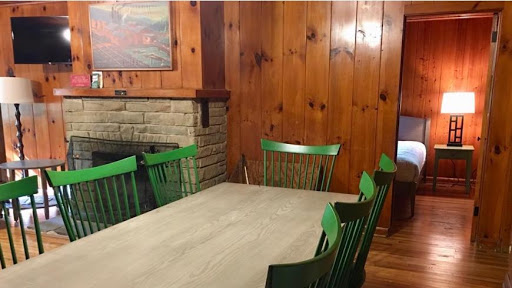 Furniture Store «Warehouse Showrooms», reviews and photos, 5641 General Washington Dr k, Alexandria, VA 22312, USA