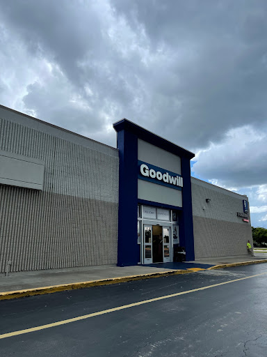 Used Book Store «Goodwill Book Store & Donation Center», reviews and photos