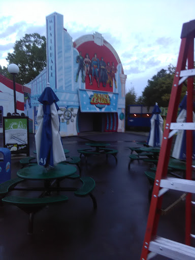 Shopping Mall «Looney Tunes Mall - Six Flags Over Texas», reviews and photos, 2201 E Road to Six Flags St, Arlington, TX 76011, USA