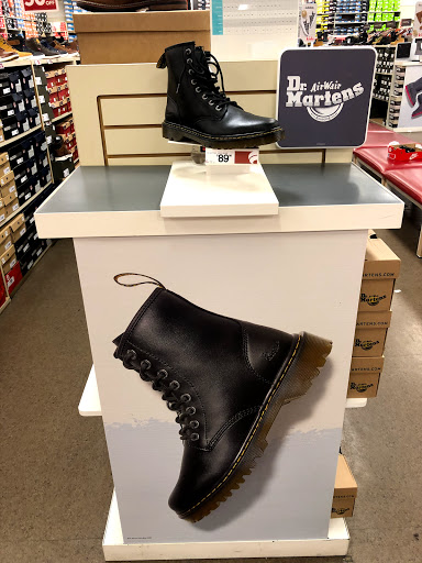 Shoe Store «Famous Footwear», reviews and photos, 40-24 College Point Blvd, Flushing, NY 11354, USA