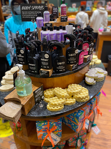 Cosmetics Store «Lush Cosmetics», reviews and photos, 7101 Democracy Blvd, Bethesda, MD 20817, USA