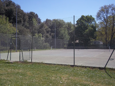 Court de tennis à Montolieu