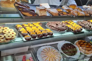 3Condes Bakery Confectionery image