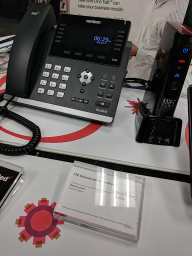 Cell Phone Store «Verizon», reviews and photos, 15749 Farm to Market Rd 529, Houston, TX 77095, USA