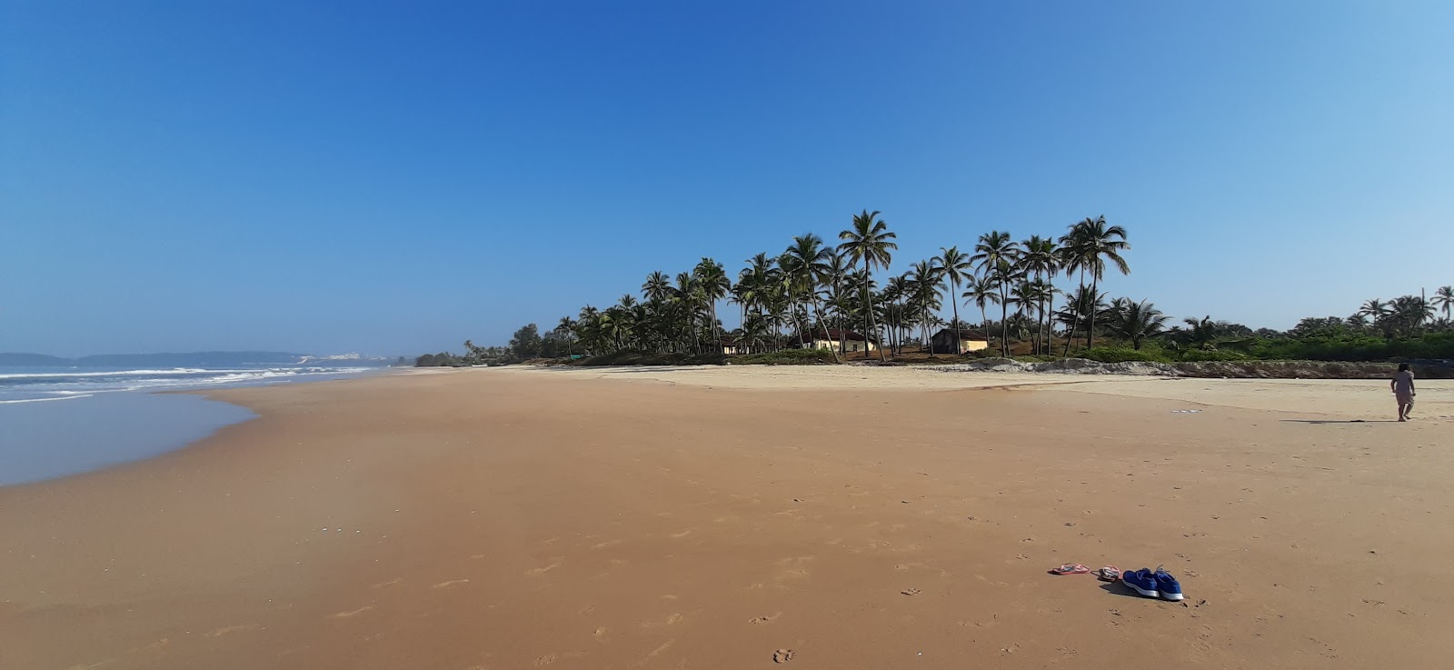 Foto von Velsao Beach mit langer gerader strand