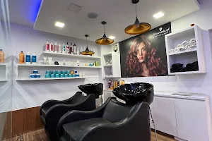 Devine Makeovers(Salon) - All Beauty & Makeup Services image
