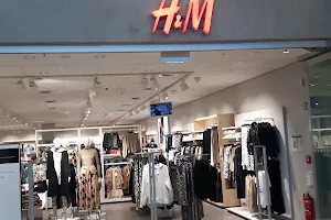 H&M image