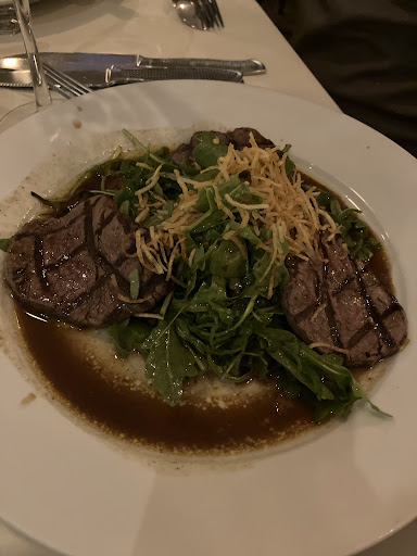 牛肉とルッコラ
