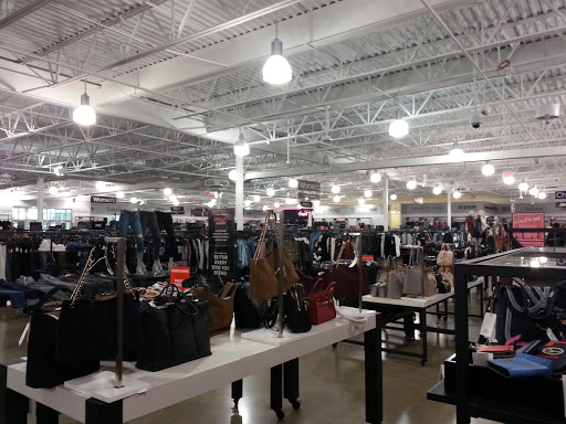Department Store «Saks OFF 5TH», reviews and photos, 1650 Premium Outlet Blvd #1600, Aurora, IL 60502, USA