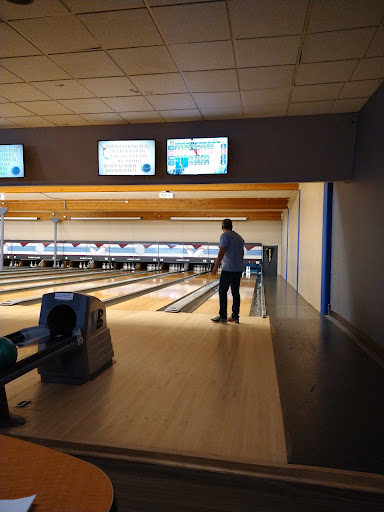 Bowling Alley «Rainbow Lanes», reviews and photos, 2748 19th Pl, Forest Grove, OR 97116, USA