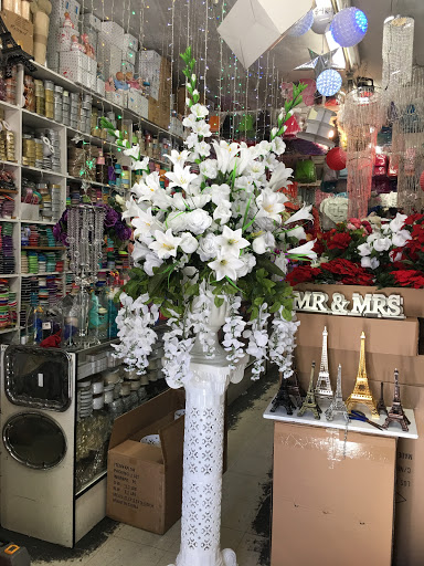 Kaman Flowers Vases & Decor