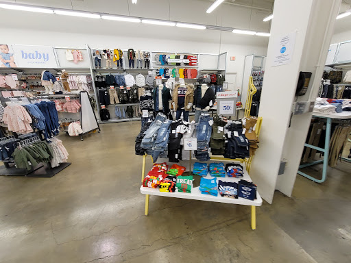 Clothing Store «Old Navy», reviews and photos, 1232 3rd Street Promenade, Santa Monica, CA 90401, USA