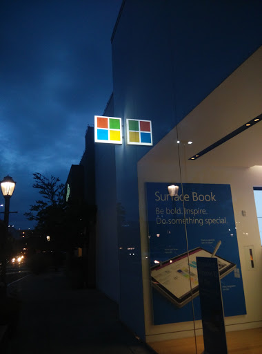 Computer Store «Microsoft Store - University Village», reviews and photos, 2624 NE University Village St, Seattle, WA 98105, USA