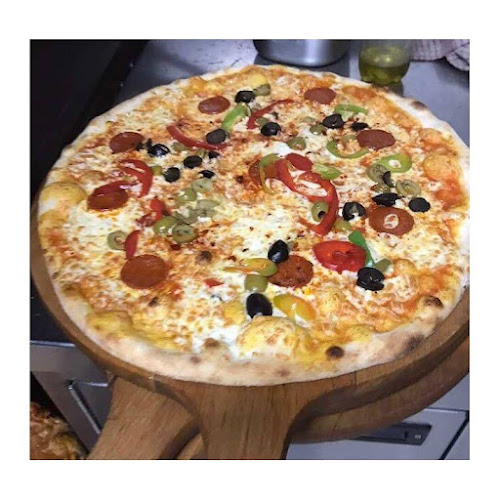 small and beautiful limited - Pizza