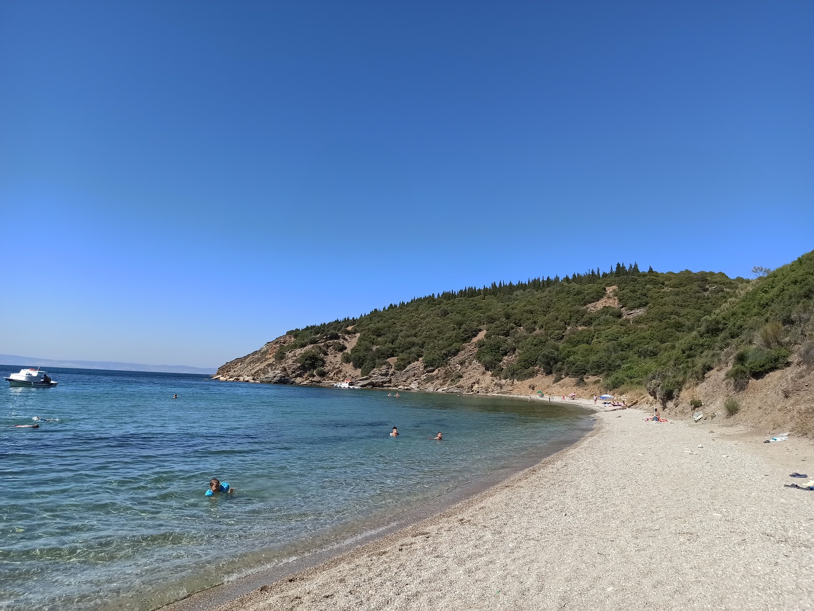 Foto von Uzundere beach mit heller sand Oberfläche