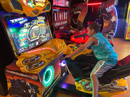 Movie Theater «Cross County Multiplex Cinemas», reviews and photos, 2 South Dr, Yonkers, NY 10704, USA