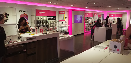 Cell Phone Store «T-Mobile», reviews and photos, 1200 NW 87th Ave Suite 1, Doral, FL 33172, USA