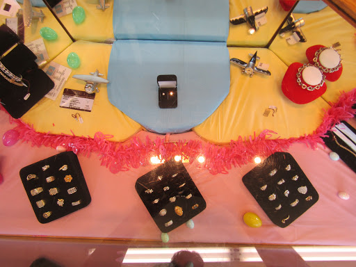 Loan Agency «Creighton Loans and Music», reviews and photos, 16404 WA-99, Lynnwood, WA 98037, USA