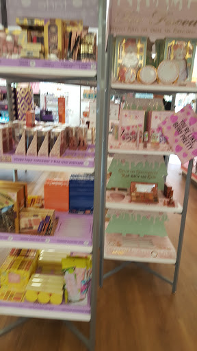 Hair Salon «Ulta Beauty», reviews and photos, 24235 Magic Mountain Pkwy, Valencia, CA 91355, USA