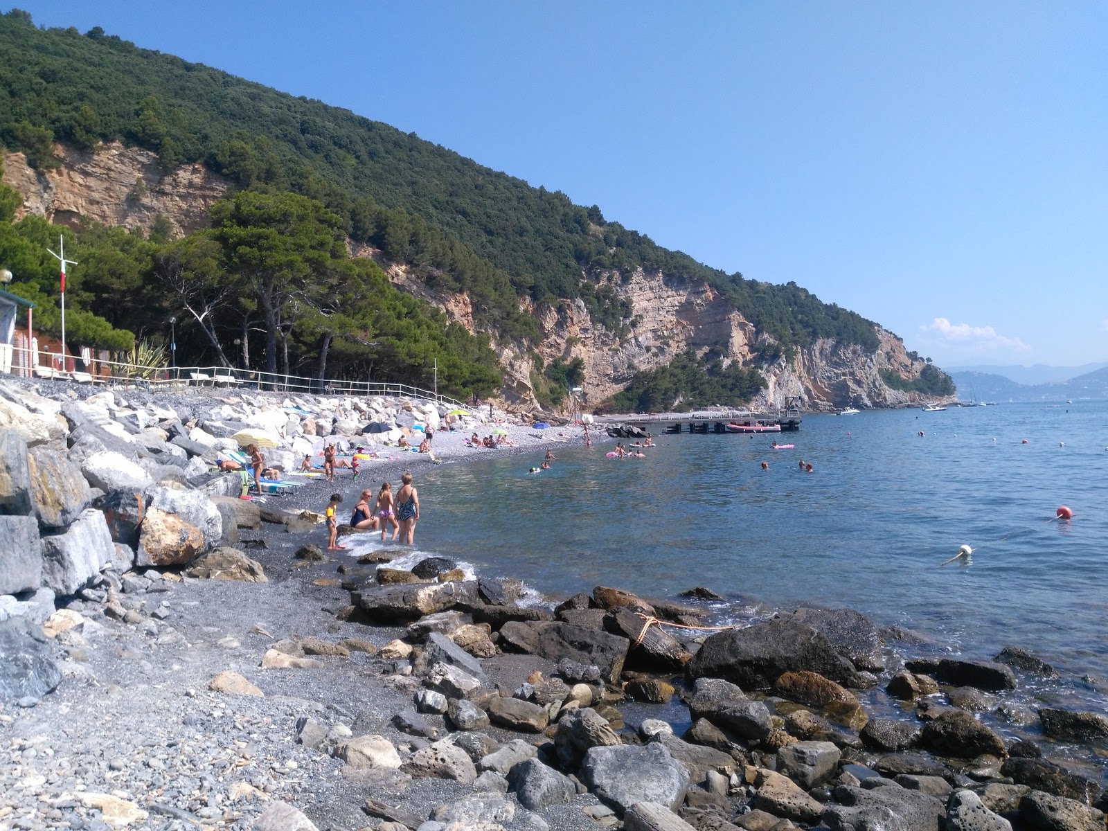 Photo de Pozzale Beach zone des équipements