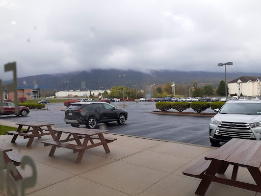 Toyota Dealer «Freedom Toyota», reviews and photos, 41 Industrial Dr, Hamburg, PA 19526, USA