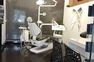 SIGNATURE SMILES DENTAL CLINIC image