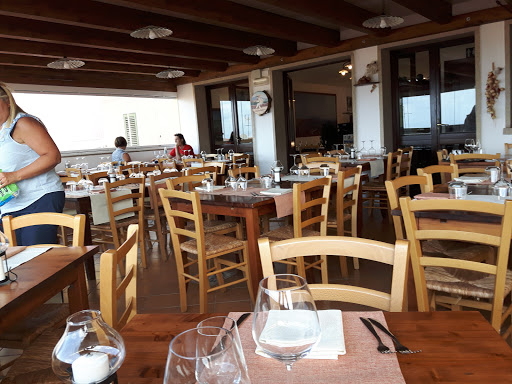 Cutter Lounge & Restaurant - Via Nazionale, 07021 Cannigione SS, Italia