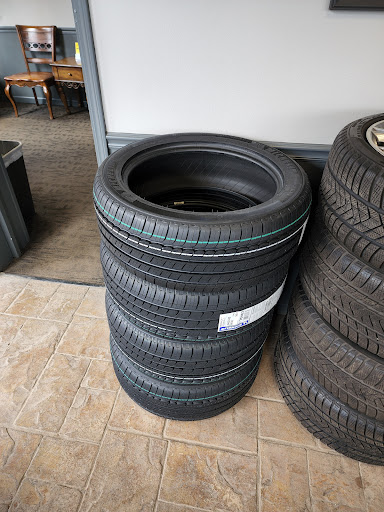 Tire Shop «Discount Tire & Service, Inc.», reviews and photos, 430 S 2nd St, St Charles, IL 60174, USA