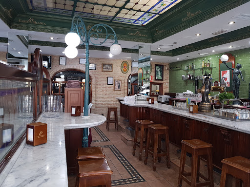 Información y opiniones sobre Cervecería Cruz Blanca de Lucena
