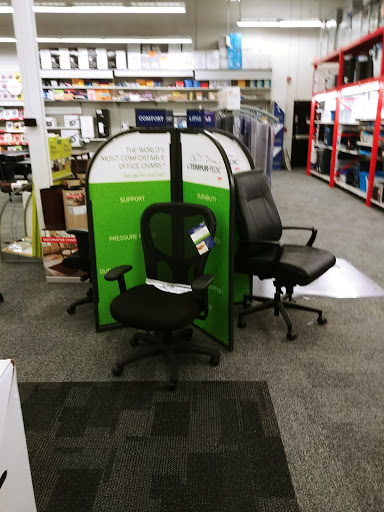 Office Supply Store «Staples», reviews and photos, 125 E Davis Dr, Terre Haute, IN 47802, USA