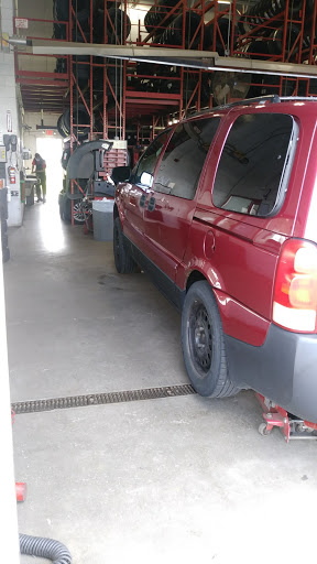 Tire Shop «Discount Tire Store - Rossford, OH», reviews and photos, 27135 Crossroads Pkwy, Rossford, OH 43460, USA