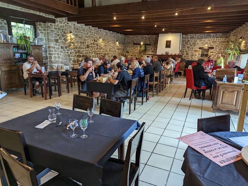 L'Henriette restaurant (groupe 80 cvts) dans le Livradois Forez en Auvergne à 20 mn d'Ambert. Spécialité Auvergnate à Auzelles