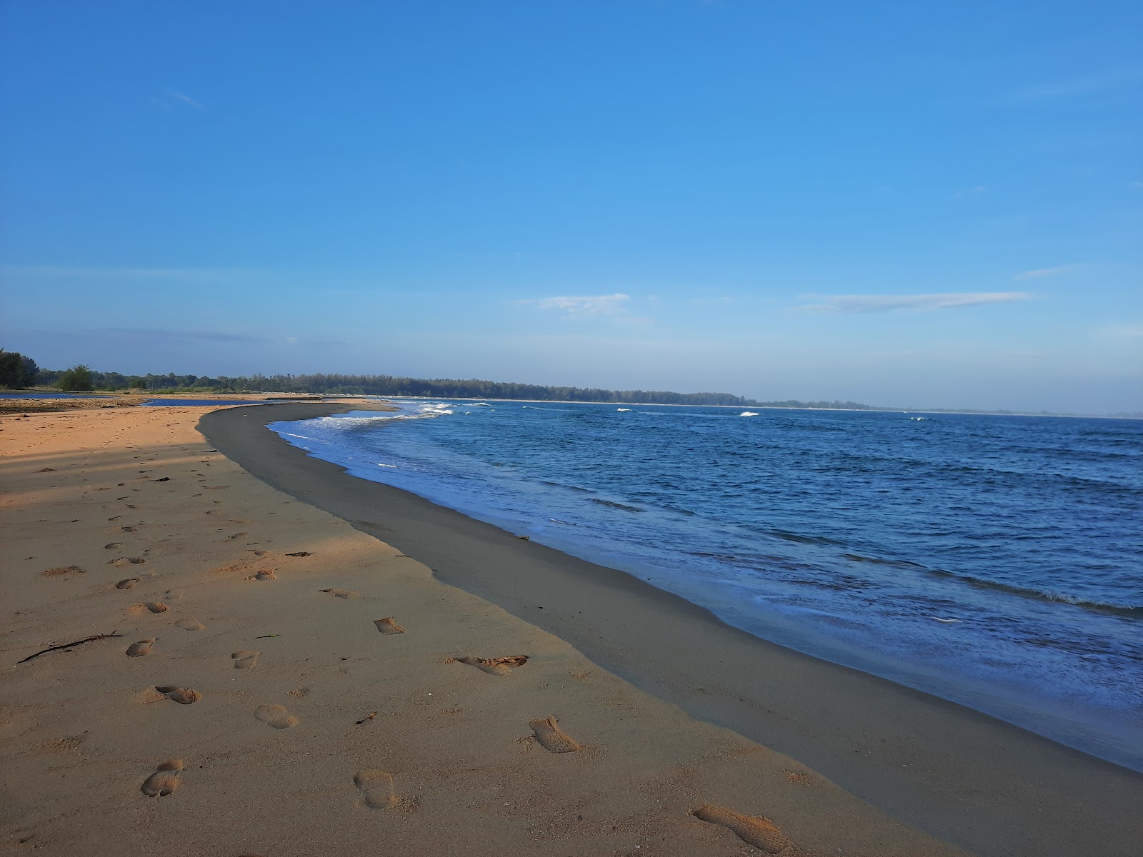 Foto van Punnakkuda beach met recht en lang