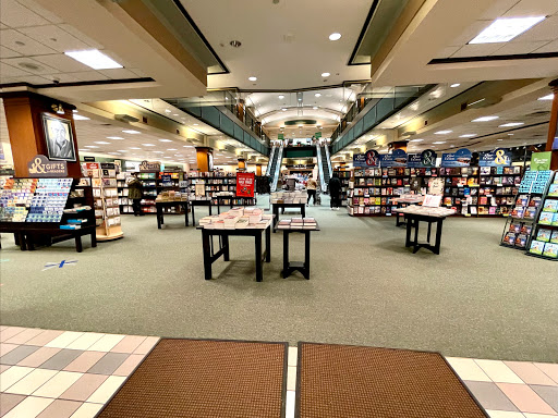 Book Store «Barnes & Noble», reviews and photos, 7 Holyoke St, Holyoke, MA 01040, USA