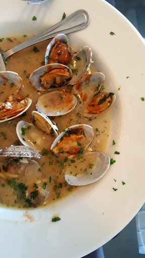 Pizza Restaurant «Cafe Via», reviews and photos, 6640 N Blackstone Ave #106, Fresno, CA 93710, USA