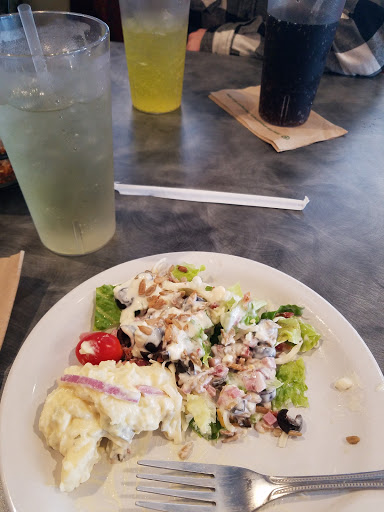 Pizza Restaurant «Round Table Pizza», reviews and photos, 16550 SE McLoughlin Blvd, Milwaukie, OR 97267, USA