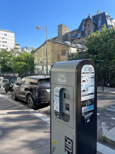 Station de recharge pour véhicules électriques à Paris