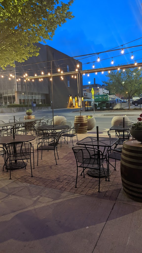 Parker's Bistro 57104