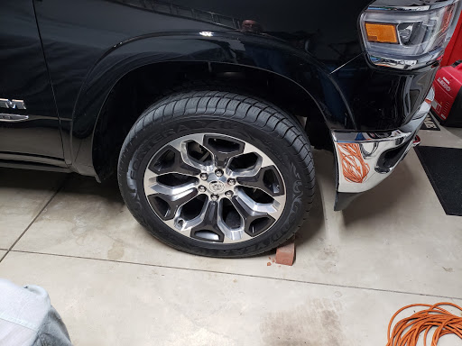 Tire Shop «Discount Tire Store - Macomb Township, MI», reviews and photos, 45105 Tilch Rd, Macomb, MI 48044, USA