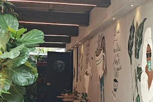 Pa' Otro Lao Coffee Shop & Lounge image