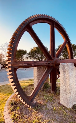 Rond point de la Roue dentée - MÉMOIRE du MOULIN - Les Taillades à Taillades