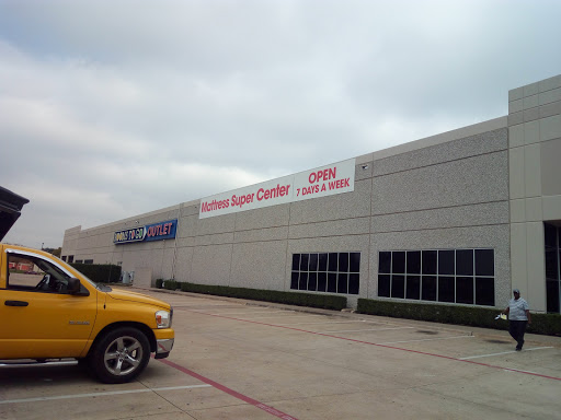 Outlet Store «Rooms To Go Outlet Furniture Store - Grand Prairie», reviews and photos, 2725 TX-360 #100, Grand Prairie, TX 75052, USA