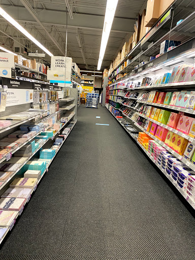 Office Supply Store «Staples», reviews and photos, 1600 N Milwaukee Ave, Vernon Hills, IL 60061, USA